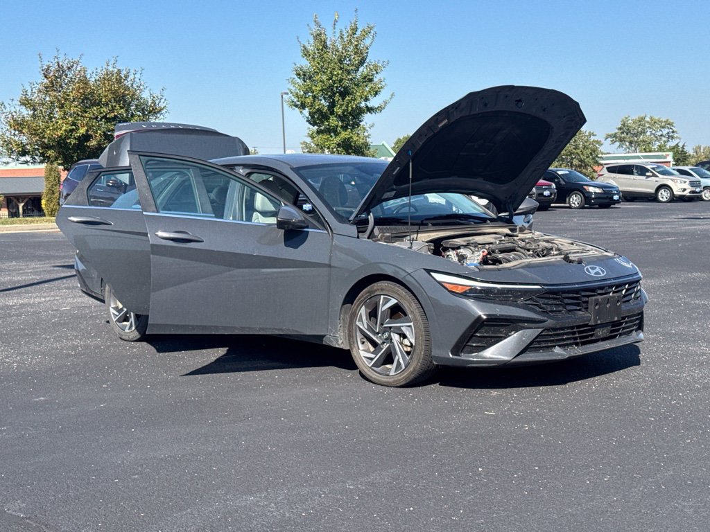 Used 2024 Hyundai Elantra Limited FWD image 10