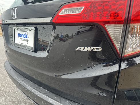 Used 2019 Honda HR-V LX image 9