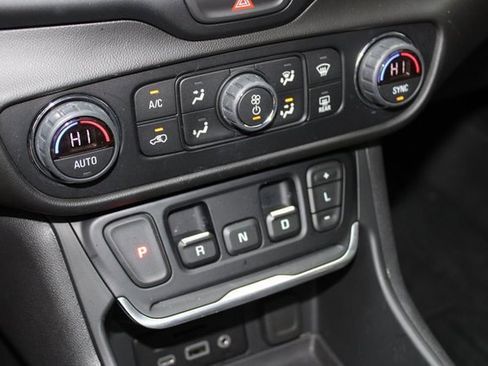 Used 2021 GMC Terrain SLT w/ Elevation Edition image 24