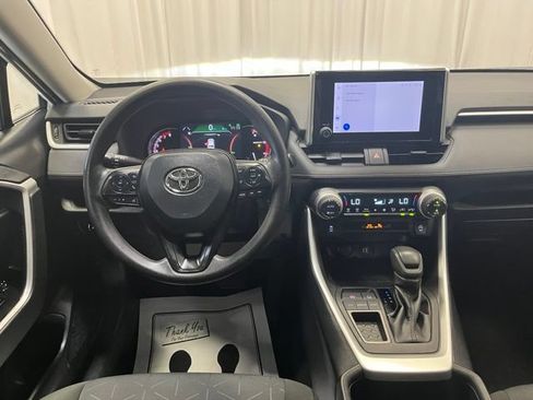 Used 2024 Toyota RAV4 XLE FWD image 17