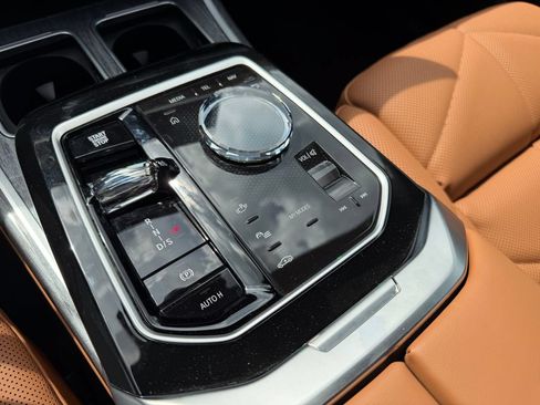 Used 2025 BMW 740i xDrive AWD/4WD image 22