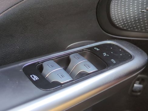 Used 2022 Mercedes-Benz C 300 Sedan image 25