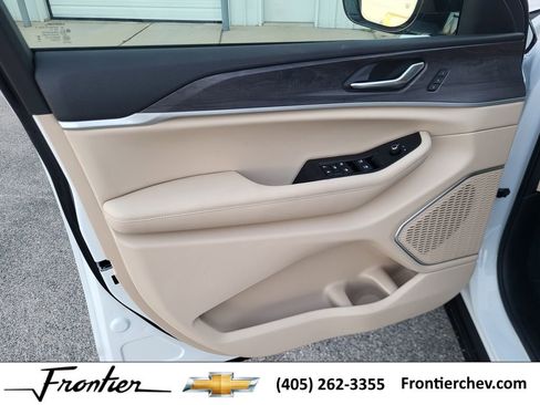 New 2025 Jeep Grand Cherokee Limited w/ Luxury Tech Group II image 15