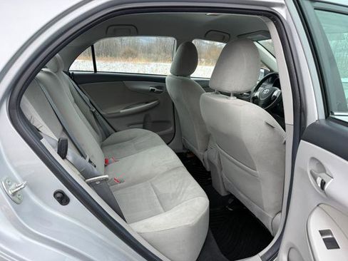 Used 2013 Toyota Corolla LE image 18