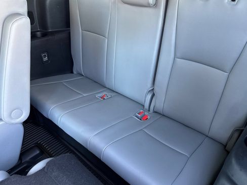 Used 2024 Toyota Highlander XLE AWD/4WD image 18