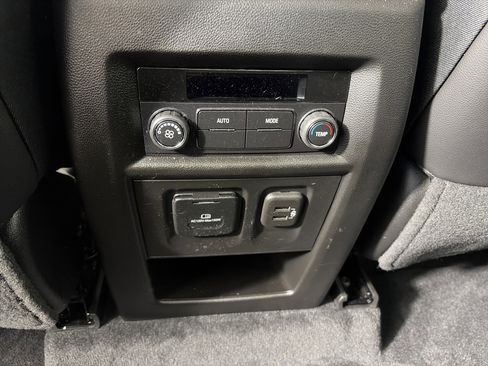 Certified 2023 Chevrolet Traverse RS AWD/4WD image 19