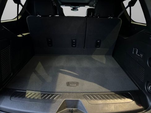 Used 2024 GMC Yukon XL SLT image 5