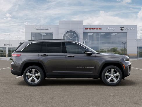 New 2026 Jeep Grand Cherokee Limited w/ Trailer Tow Package AWD/4WD image 21