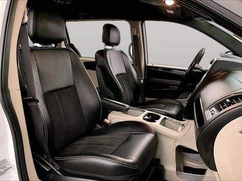 Used 2019 Dodge Grand Caravan SXT FWD image 8