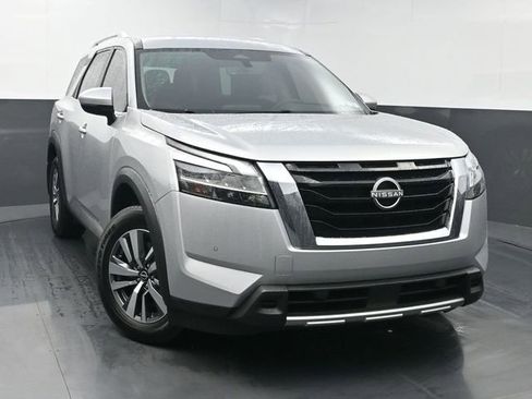Used 2024 Nissan Pathfinder SL image 1