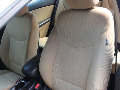 Used 2013 Hyundai Elantra GLS w/ Preferred Pkg image 19
