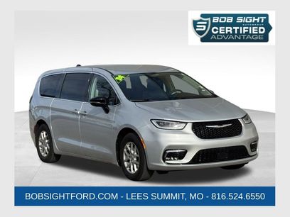 Used 2024 Chrysler Pacifica Touring-L