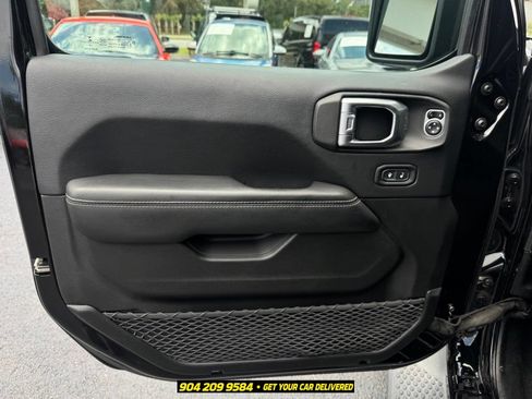 Used 2019 Jeep Wrangler Unlimited Sahara w/ LED Lighting Group AWD/4WD image 12