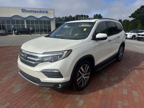 Used 2017 Honda Pilot Touring image 1