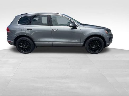 Used 2016 Volkswagen Touareg TDI AWD/4WD image 2
