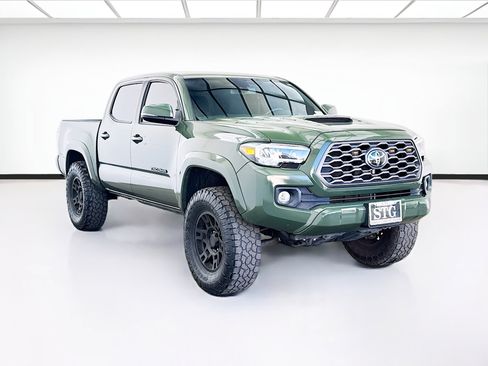 Used 2022 Toyota Tacoma TRD Sport w/ Technology Package image 3