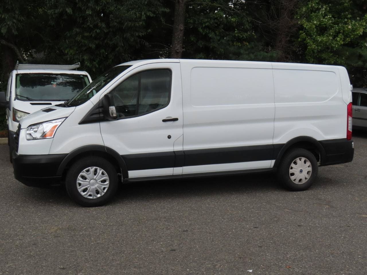 Used 2017 Ford Transit 150 130 Low Roof RWD image 2