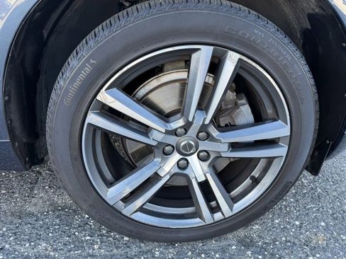 Used 2020 Volvo XC60 T6 Momentum w/ Protection Package Premier image 11
