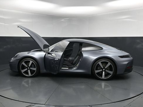 Certified 2026 Porsche 911 Carrera RWD image 32