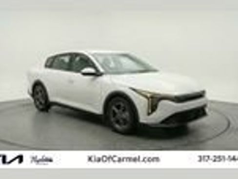 Used 2025 Kia K4 FWD image 1