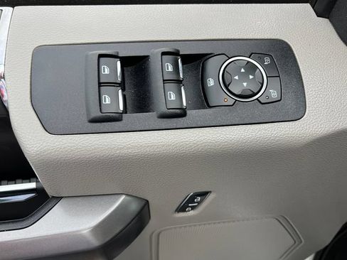 Used 2019 Ford F150 XLT w/ Equipment Group 302A Luxury AWD/4WD image 11