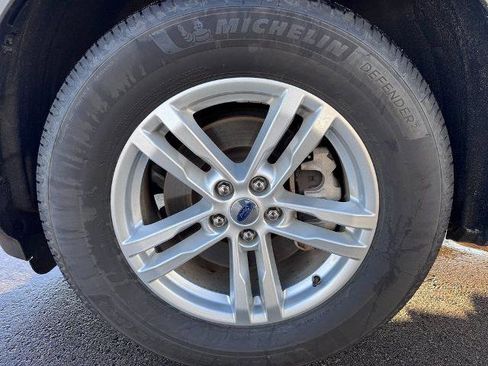 Certified 2021 Ford Explorer XLT w/ Equipment Group 202A image 5