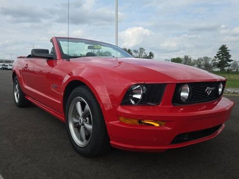 Used 2006 Ford Mustang GT image 2