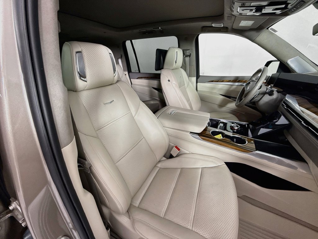 Used 2025 Cadillac Escalade ESV Sport Platinum w/ LPO, Floor Liner Package AWD/4WD image 29