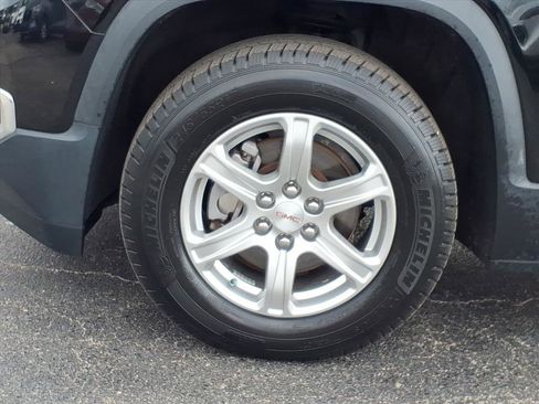 Used 2018 GMC Acadia SLE image 8