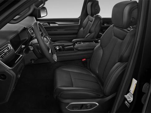 Used 2025 Jeep Grand Wagoneer L Series III w/ Rear-Seat Entertainment Group AWD/4WD image 10