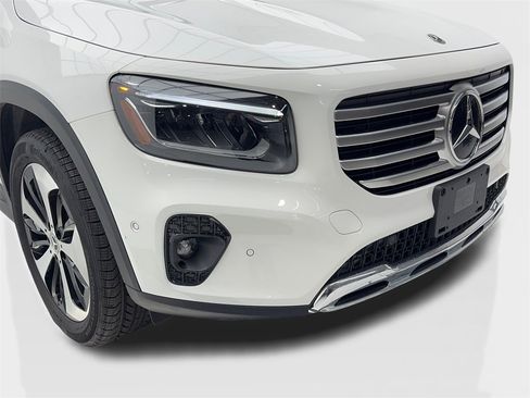 Used 2025 Mercedes-Benz GLB 250 w/ Exclusive Package image 3