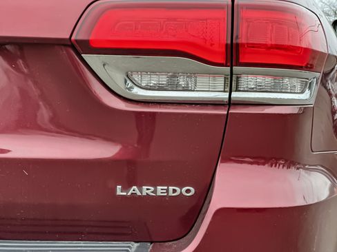 Used 2020 Jeep Grand Cherokee Laredo w/ 18" Wheel & 8.4" Radio Group image 28