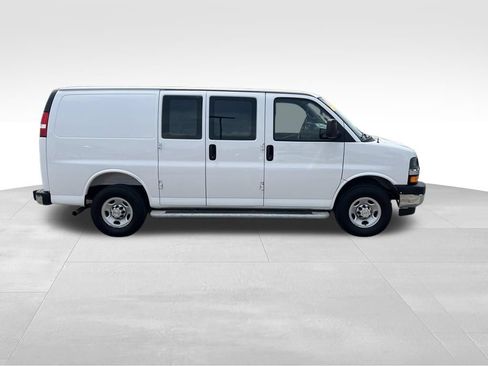 Used 2025 Chevrolet Express 2500 w/ Driver Convenience Package RWD image 8