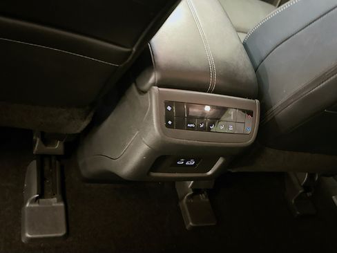 Used 2023 Nissan Pathfinder SL w/ Black Appearance Package AWD/4WD image 28