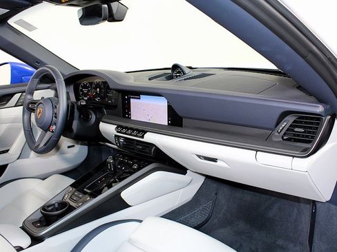 Certified 2025 Porsche 911 Carrera image 24