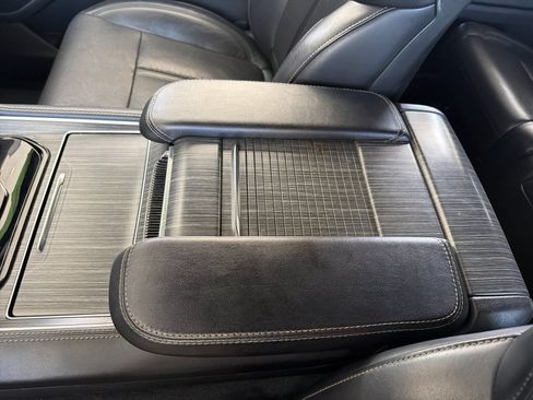 Used 2024 Jeep Wagoneer L Series II w/ Flexible Seating Group AWD/4WD image 24