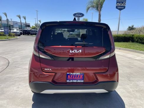 Used 2024 Kia Soul LX w/ Option Group 015 FWD image 7