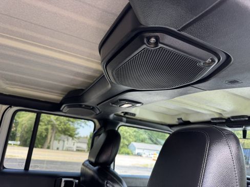 Used 2018 Jeep Wrangler Unlimited Sahara w/ Dual Top Group AWD/4WD image 39