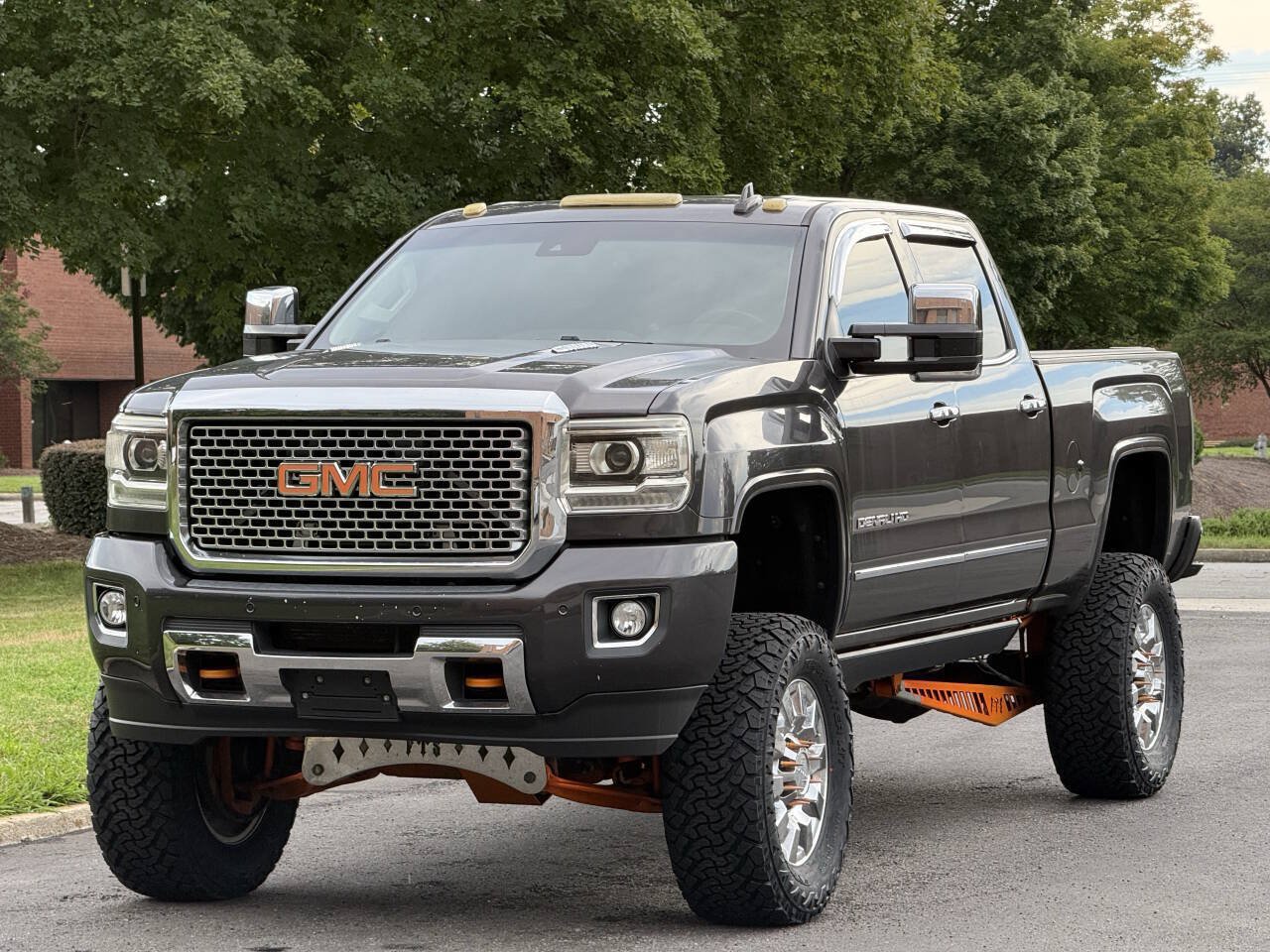 Used 2016 GMC Sierra 2500 Denali w/ Duramax Plus Package AWD/4WD image 2