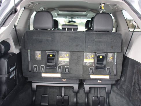 Used 2017 Toyota Sienna SE Premium image 16