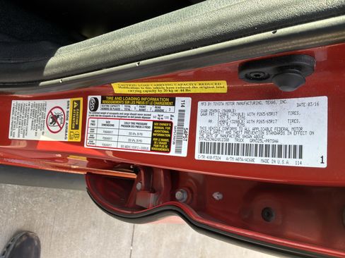 Used 2016 Toyota Tacoma TRD Sport w/ Towing Package image 34