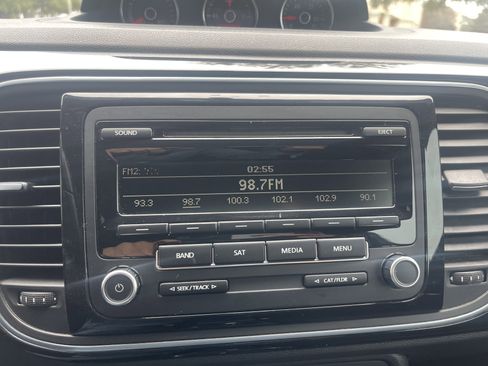 Used 2013 Volkswagen Beetle TDI image 19