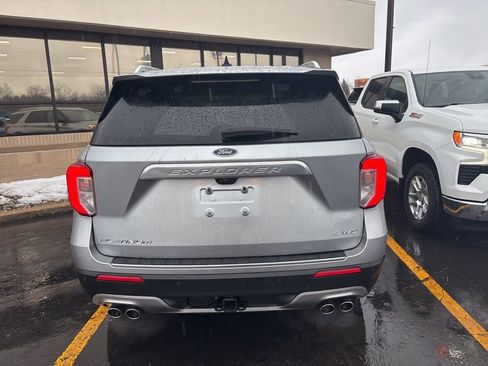 Used 2023 Ford Explorer Platinum w/ Technology Package image 3