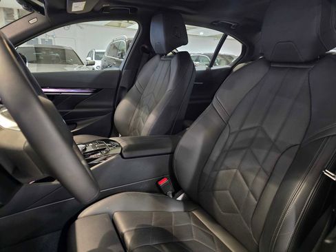 Used 2025 BMW i5 xDrive40 w/ Premium Package image 21