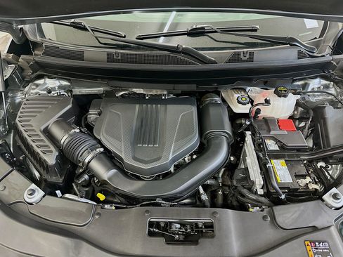 Used 2025 Chevrolet Traverse LT image 35