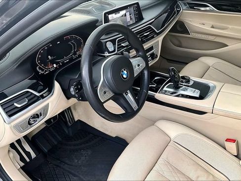 Used 2020 BMW 750i xDrive w/ Executive Package AWD/4WD image 17