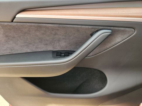 Used 2025 Tesla Model Y Long Range image 28