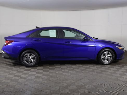 Used 2025 Hyundai Elantra SE FWD image 16