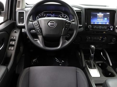 Used 2023 Nissan Frontier SV w/ Technology Package RWD image 17