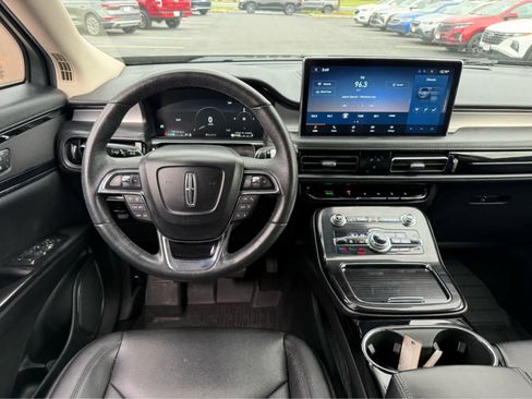 Used 2023 Lincoln Nautilus FWD image 22